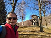 Alla Madonna delle Cime sul Corno Zuccone (1458 m) ad anello da Reggetto di Vedeseta in Val Taleggio il 13 gennaio 2018- FOTOGALLERY